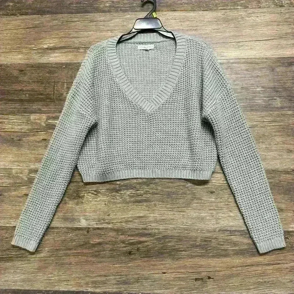 Aeropostale Sweaters - Aeropostale V-Neck Gray Sweater Crop Size Medium